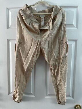 Chico's Ankle Cargo Pants in Light Taupe